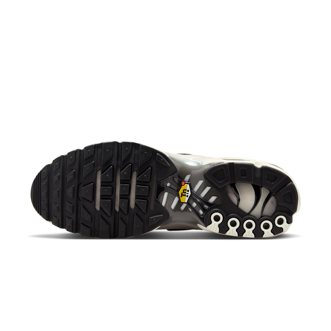 Overkicks - Nike Air Max Plus Light Orewood Brown Cave Stone (DM0032-106) - detalle suela