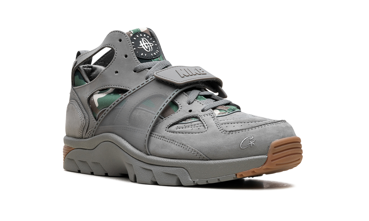 Overkicks - Nike Air Trainer Huarache Corteiz Gully Grey (FQ8793-001) - detalle lateral interior