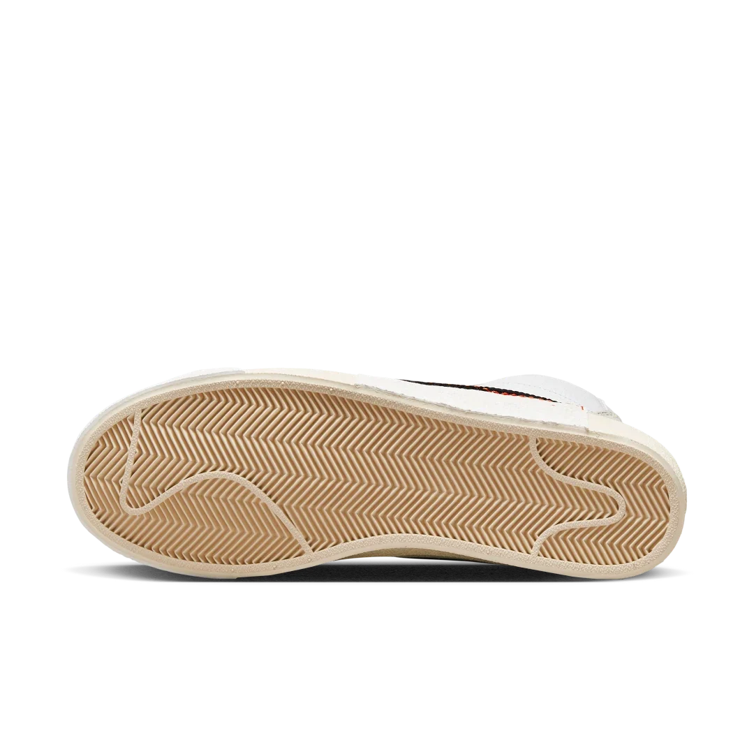 Overkicks - Nike Blazer Mid 77 Pro Club White Black Light Bone Summit White (DQ7673-100) - par completo