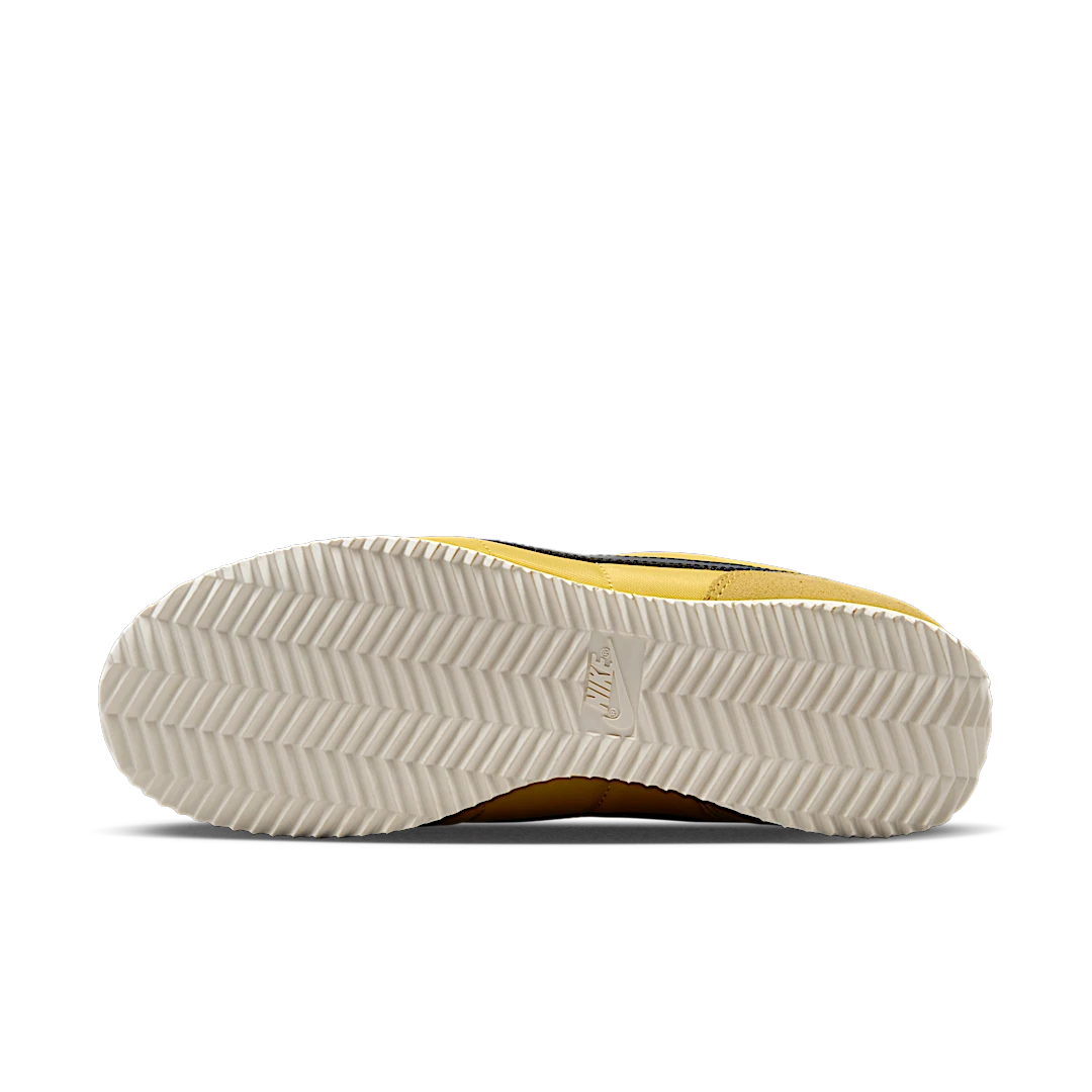 Overkicks - Nike Cortez Vivid Sulfur (Womens) (DZ2795-700) - detalle suela
