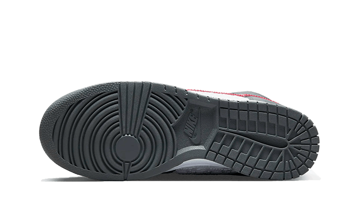 Overkicks - Nike Dunk High Embossed Basketball Grey Red (FD0668-001) - par completo