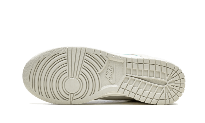 Overkicks - Nike Dunk High SE First Use Sail (DD0733-001) - detalle suela