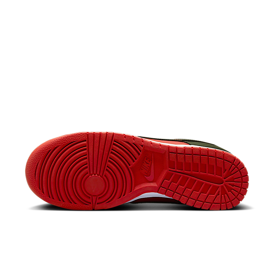 Overkicks - Nike Dunk Low Mystic Red Cargo Khaki (DV0833-600) - detalle suela