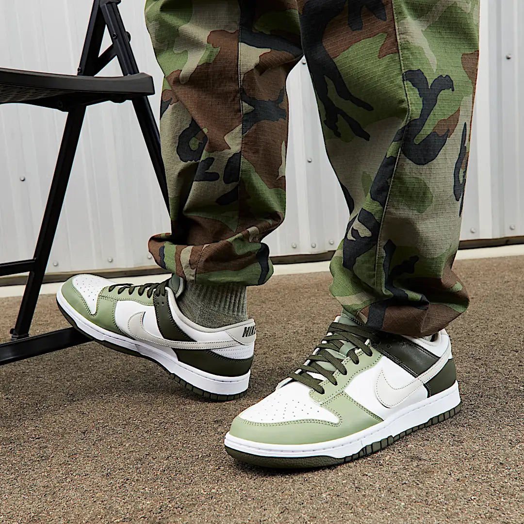 Overkicks - Nike Dunk Low Oil Green Cargo Khaki (FN6882-100) - detalle suela