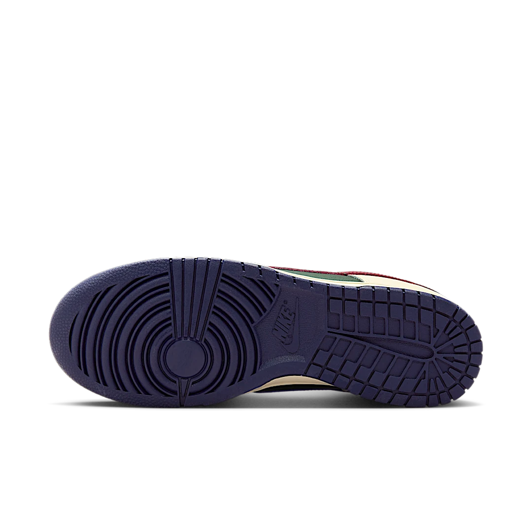 Overkicks - Nike Dunk Low Retro From Nike To You Fir Green (FV8106-361) - detalle suela