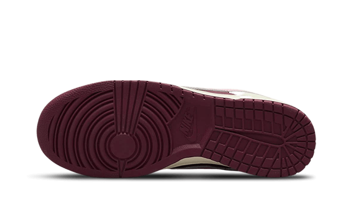 Overkicks - Nike Dunk Low Retro PRM Valentines Day (2023) (DR9705-100) - par completo
