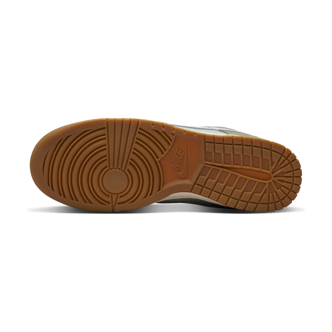 Overkicks - Nike Dunk Low Retro SE Light Silver Light Army Sail White (IB6399-002) - detalle suela