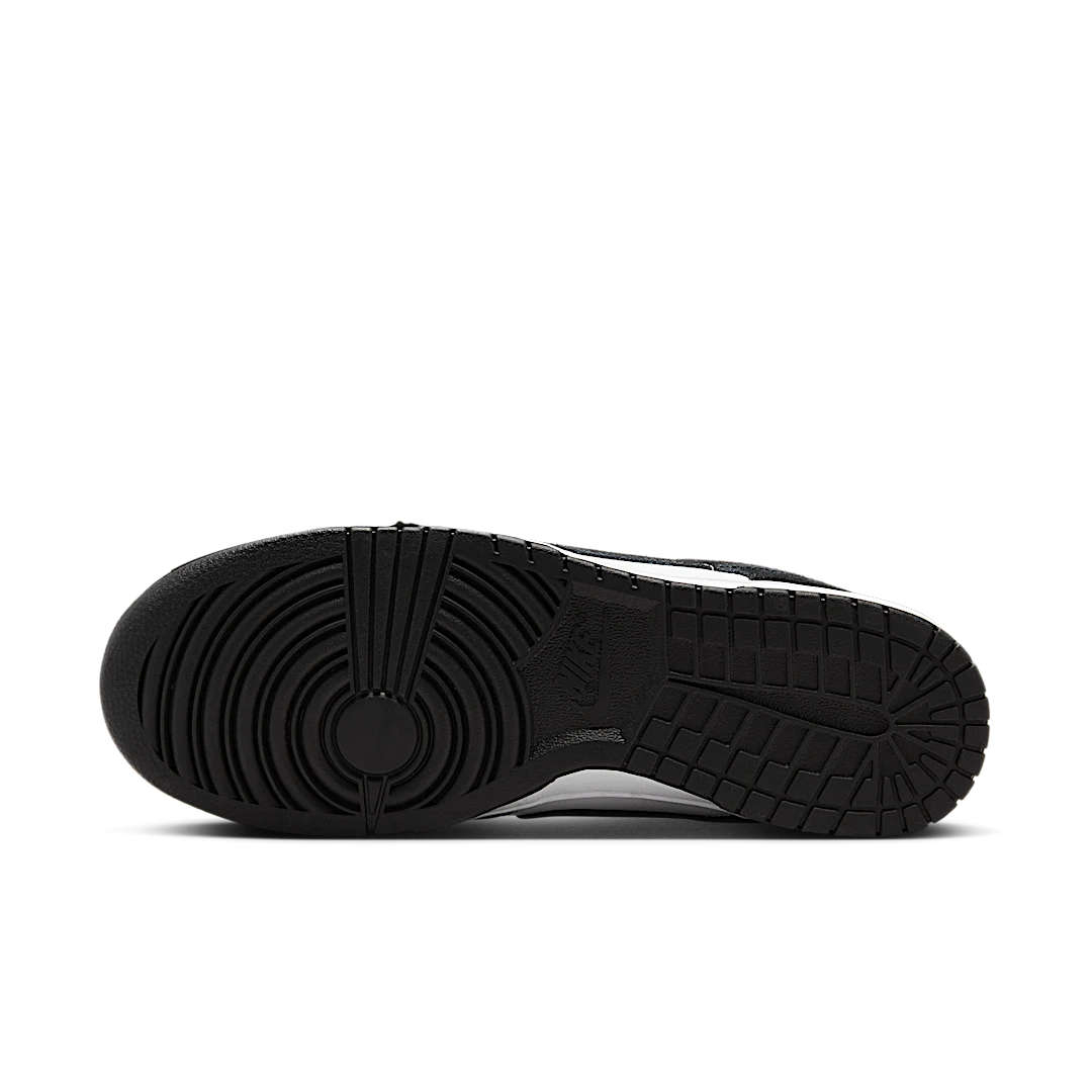 Overkicks - Nike Dunk Low Retro SE Suede Panda (FQ8249-100) - detalle suela