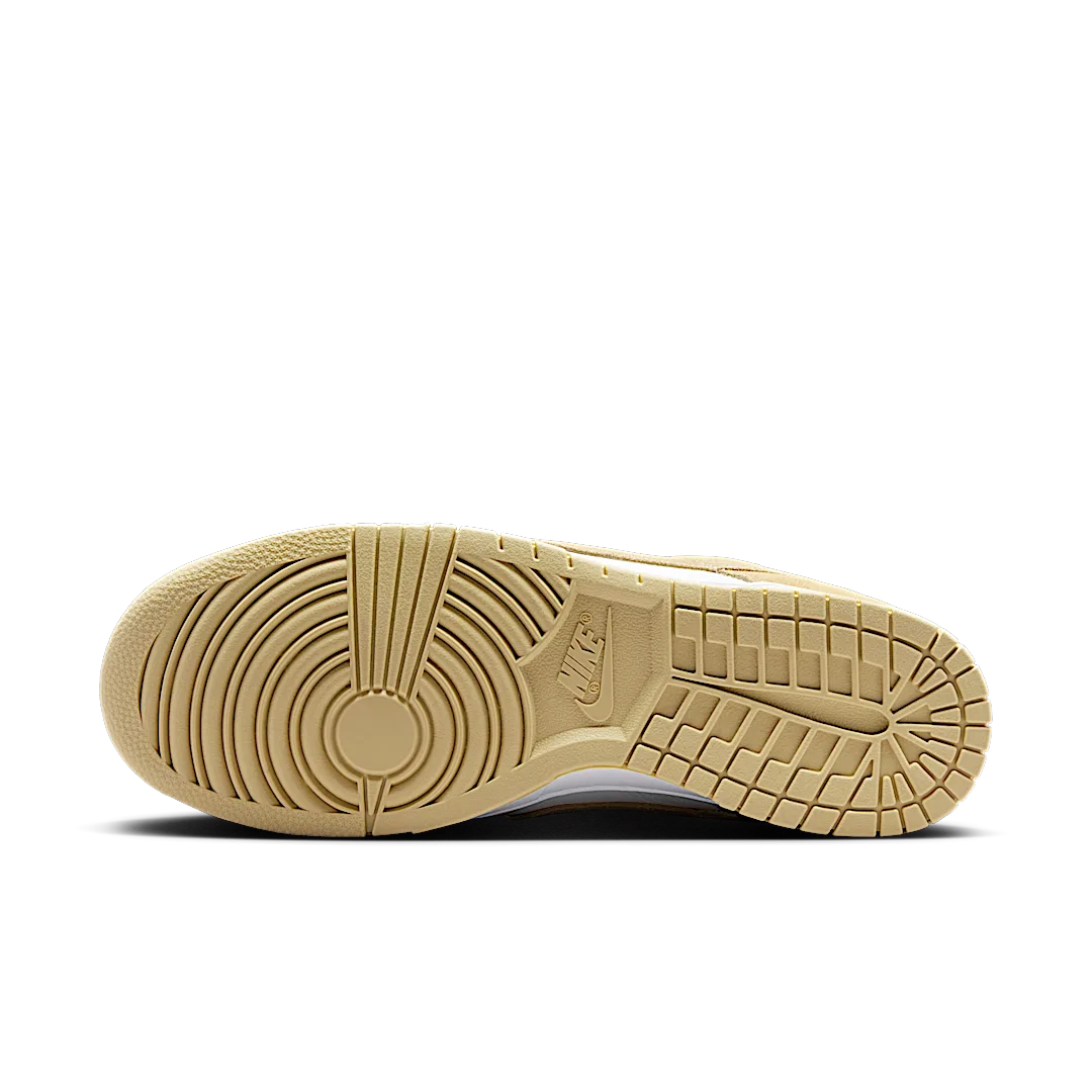Overkicks - Nike Dunk Low SE Team Gold Suede (FQ8249-102) - detalle suela