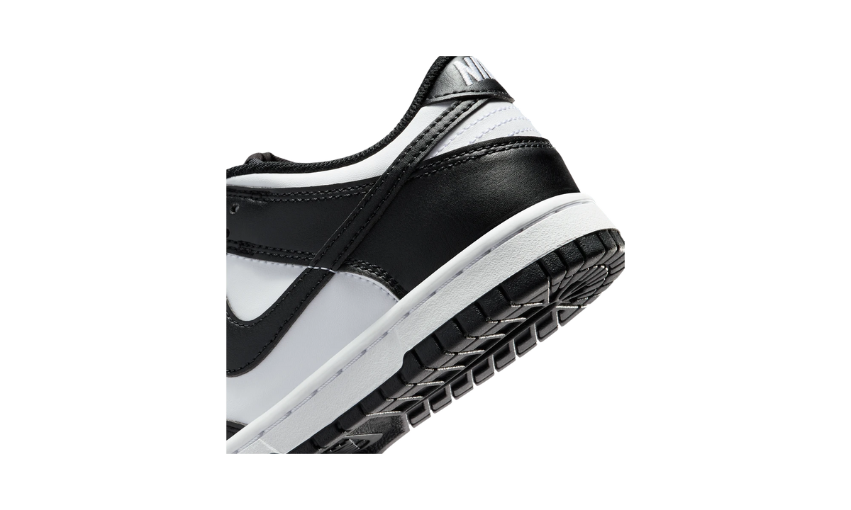 Overkicks - Nike Dunk Low White Black Panda (2026) (IU7766-100) - detalle