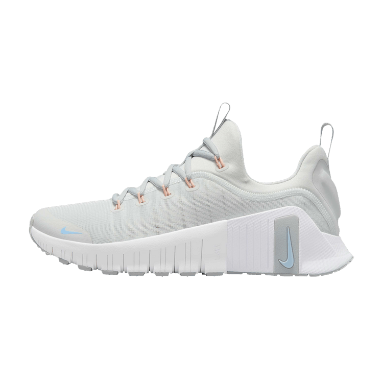 Overkicks - Nike Free Metcon 6 Photon Dust Light Smoke Grey Summit White Metallic Silver (Women's) (FJ7126-007) - vista lateral