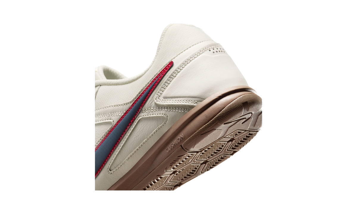 Overkicks - Nike Gato Pale Ivory University Red Thunder Blue (IH4380-110) - detalle