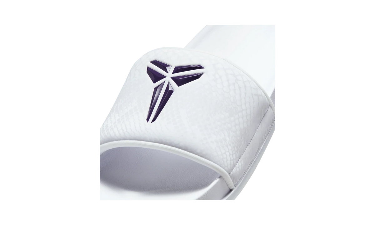 Overkicks - Nike Kobe Offcourt Slide White Court Purple (IF2870-101) - detalle talon