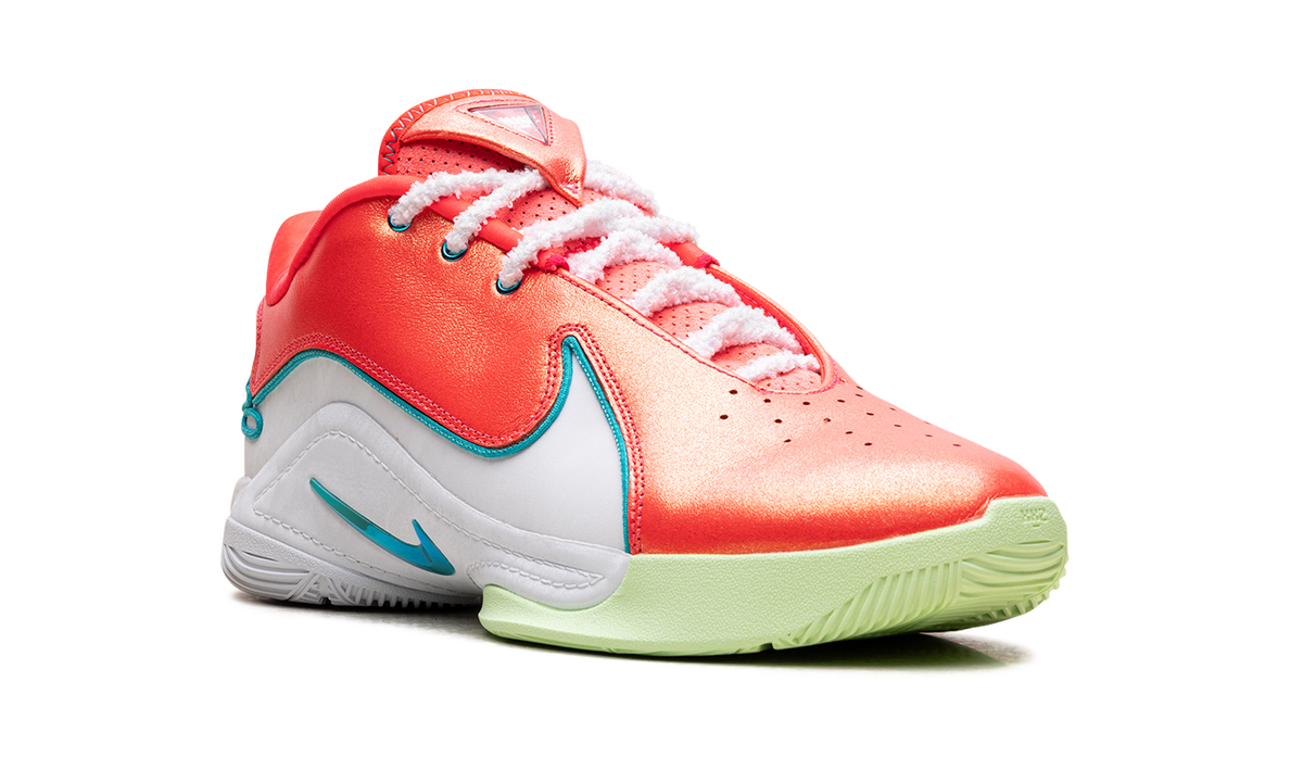 Overkicks - Nike LeBron 22 Christmas (HV5147-600/HV5148-600) - detalle lateral interior