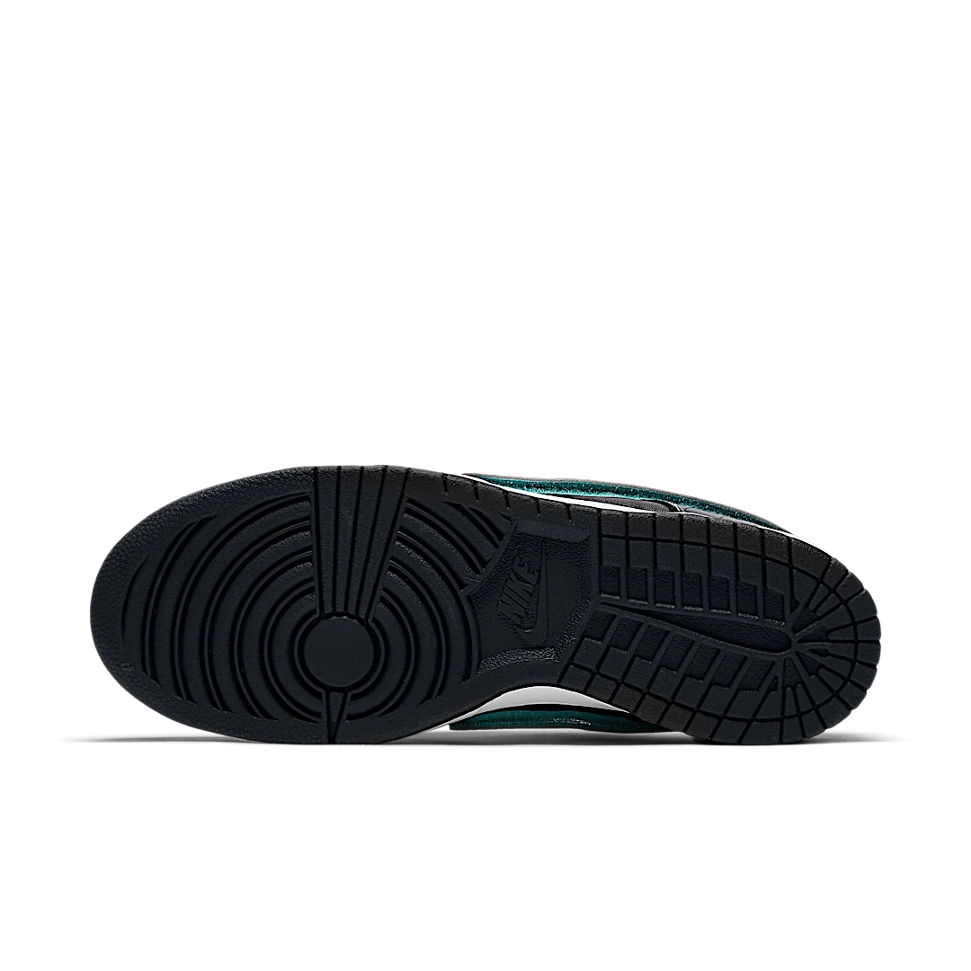 Overkicks - Nike SB Dunk Low Diamond Supply Co. Black Diamond (BV1310-001) - detalle suela