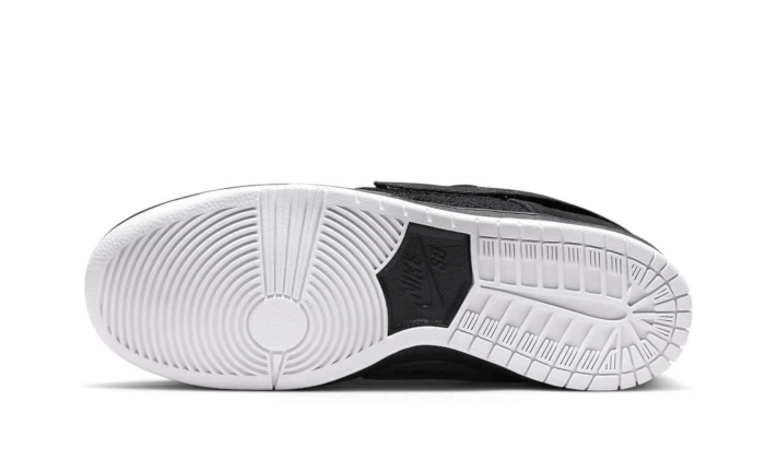 Overkicks - Nike SB Dunk Low Gnarhunters (DH7756-010) - par completo