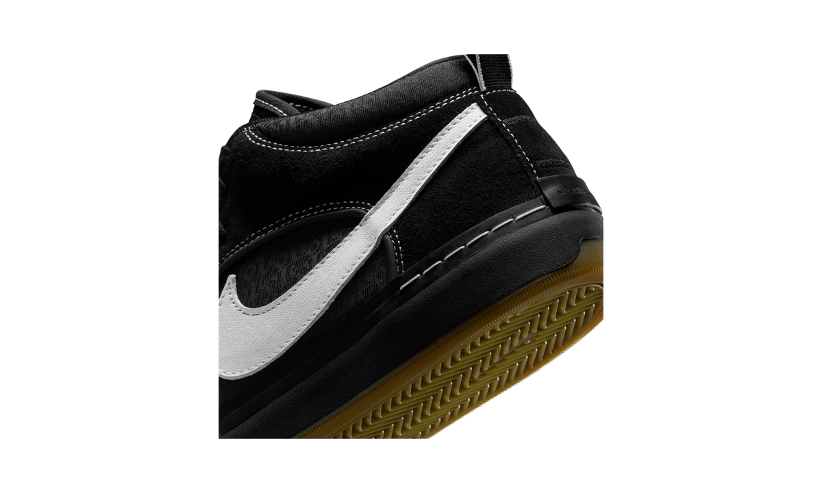 Overkicks - Nike SB React Leo Black Gum (DX4361-005) - detalle