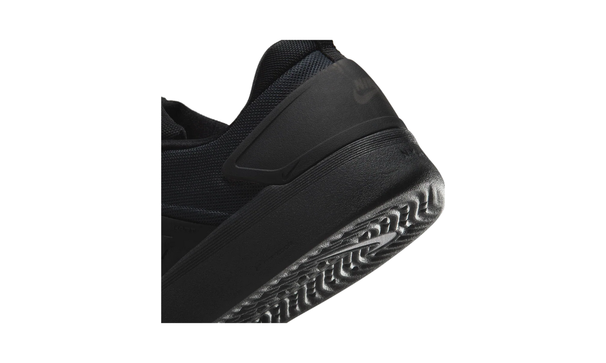 Overkicks - Nike SB Zoom Nyjah 4 Black White (FQ1273-002) - detalle
