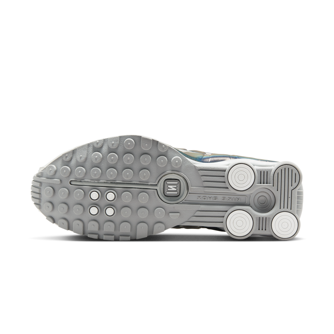 Overkicks - Nike Shox R4 White Iridescent (IB7703-100) - detalle suela