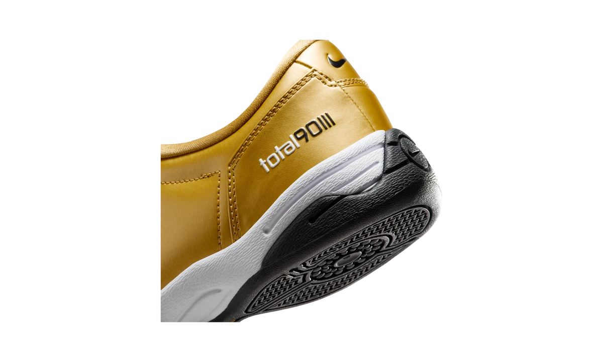 Overkicks - Nike Total 90 3 Metallic Gold Black (Womens) (IM7595-700) - detalle