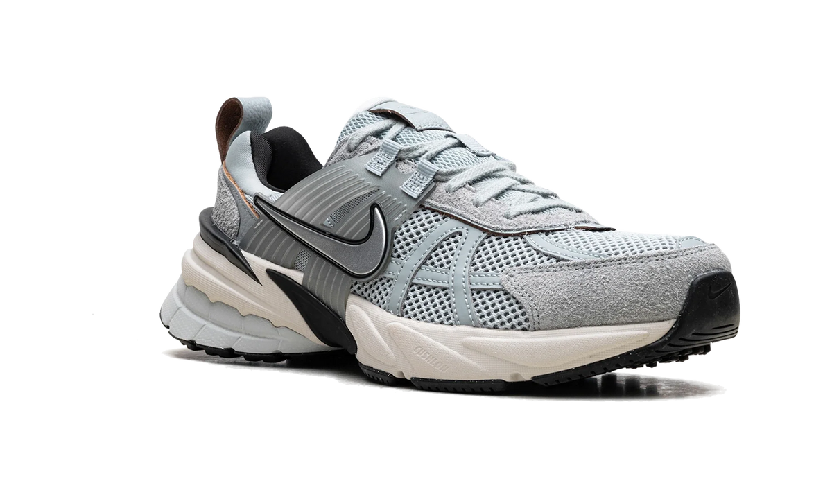 Overkicks - Nike V2K Run Light Pumic Black Chrome (Womens) (FN6703-003) - detalle lateral interior