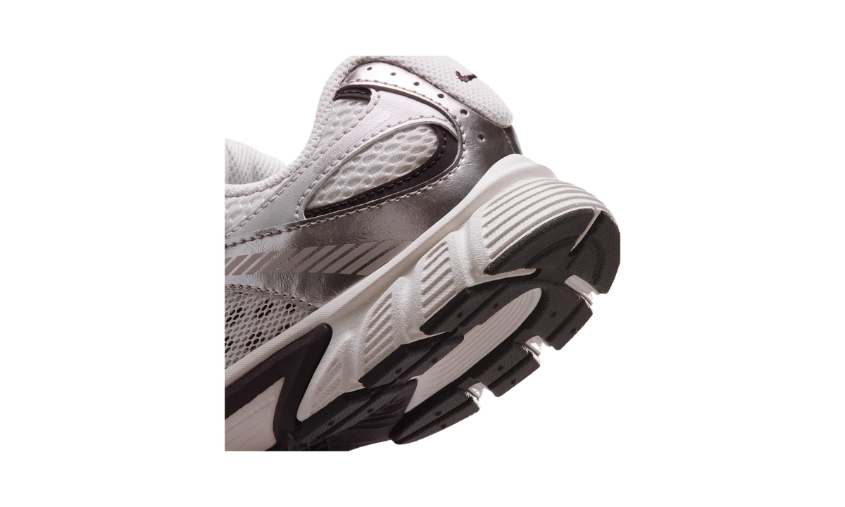 Overkicks - Nike V5 RNR Phantom Burgundy Ash (GS) (HQ6411-005) - imagen 8