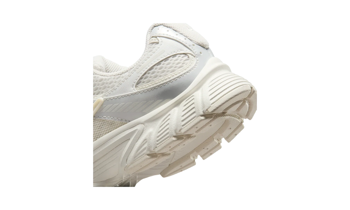 Overkicks - Nike V5 RNR Phantom Sail (Womens) (IQ0276-030) - detalle