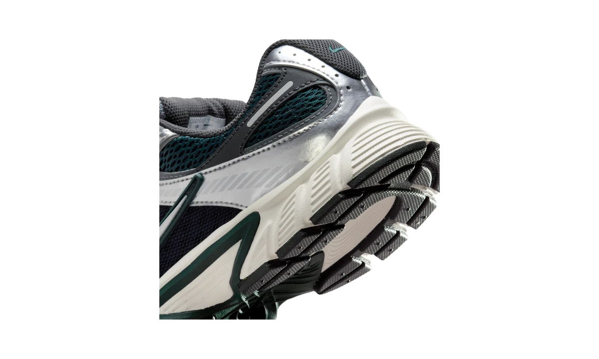 Overkicks - Nike V5 RNR Seaweed Metallic Silver (Womens) (HQ7901-300) - detalle