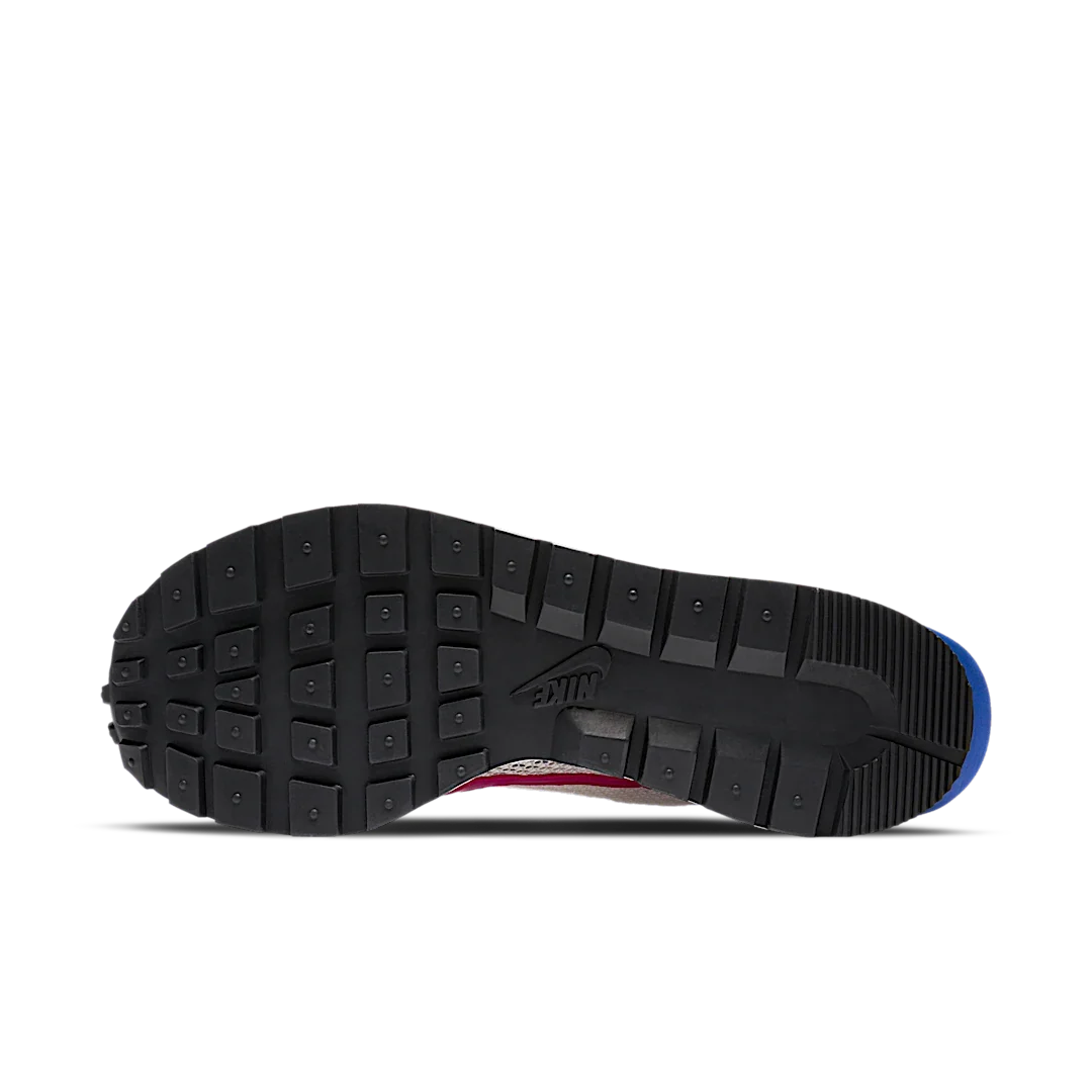 Overkicks - Nike Vaporwaffle sacai Sport Fuchsia Game Royal (CV1363-100) - detalle suela