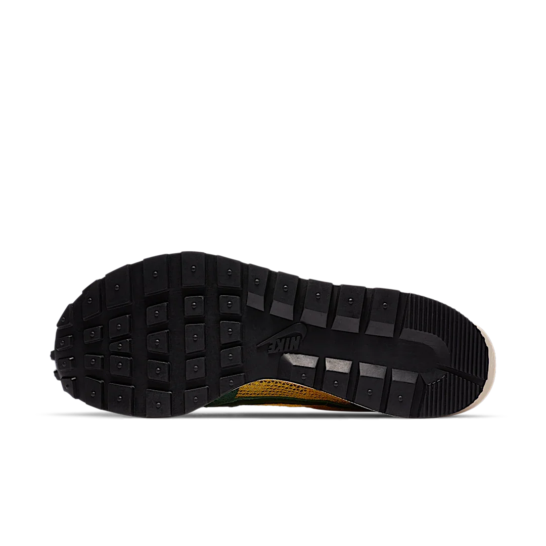 Overkicks - Nike Vaporwaffle sacai Tour Yellow Stadium Green (CV1363-700) - detalle suela