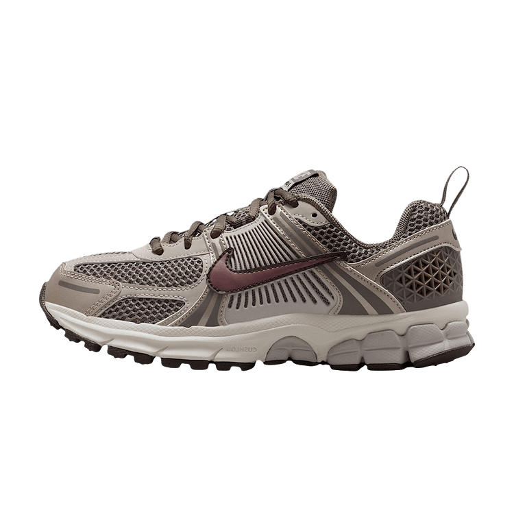 Overkicks - Nike Vomero 5 Taupe Haze Silt Red Tattoo (GS) (HF6998-200) - vista lateral