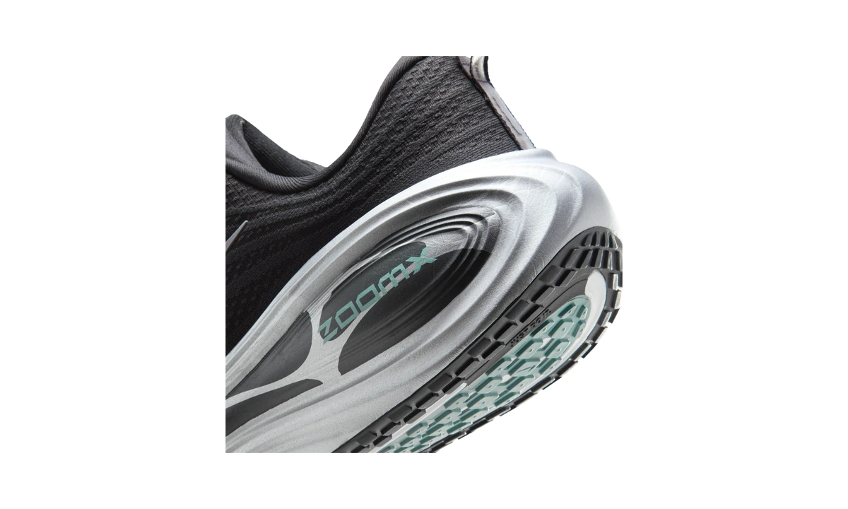 Overkicks - Nike Vomero Plus Anthracite Zebra (IM6011-060) - detalle