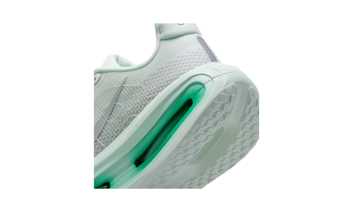 Overkicks - Nike Vomero Premium Barely Green (Womens) (HM5973-300) - detalle