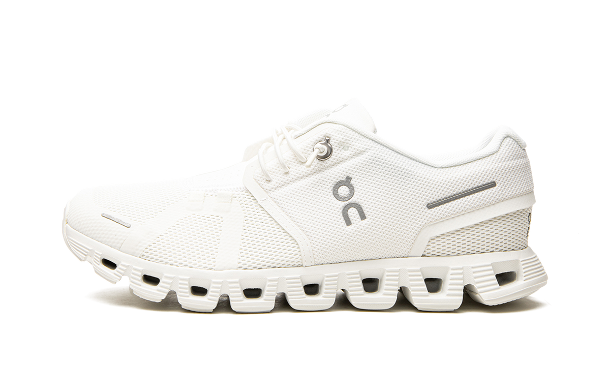 Overkicks - On Running Cloud 5 All White (Womens) (59.98902) - detalle