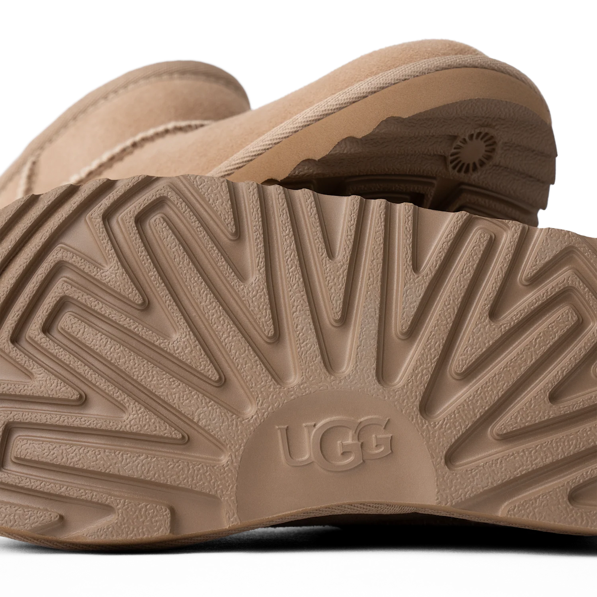 Overkicks - UGG Classic Ultra Mini Boot Sand (Kids) (1130750K-SAN) - imagen 5