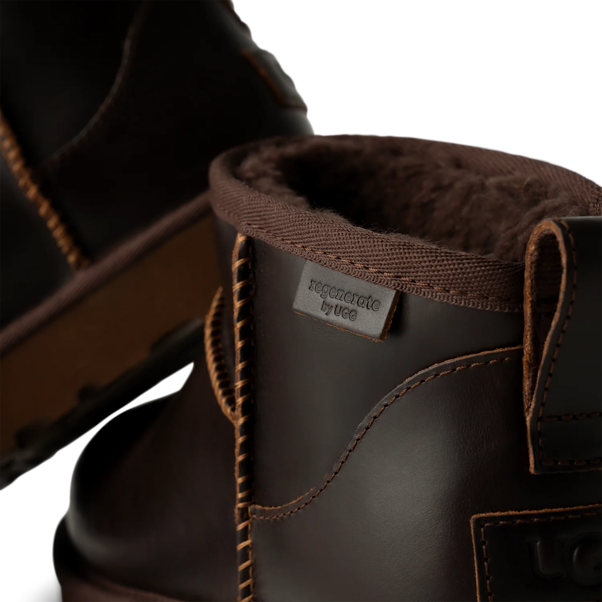 Overkicks - UGG Classic Ultra Mini LTHR Regen Boot Ironwood (Womens) (1163490-IWD) - vista superior