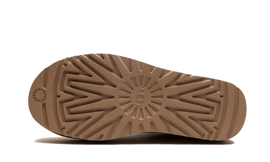 Overkicks - UGG Classic Ultra Mini Platform Boot Sand (Womens) (1135092-SAN) - detalle suela