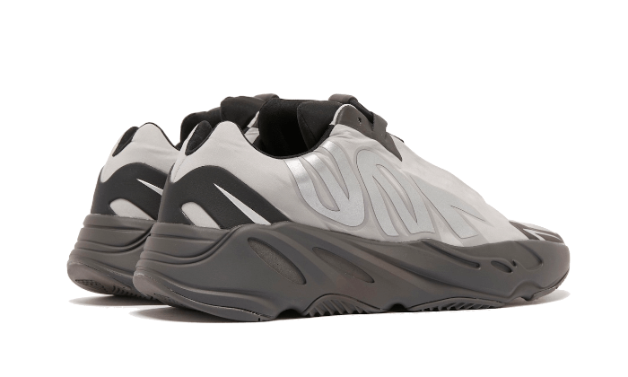 Overkicks - Yeezy Boost 700 MNVN Metallic (GW9524) - par completo