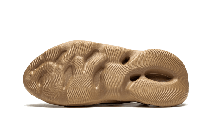 Overkicks - Yeezy Foam RNNR Ochre (GW3354) - detalle suela