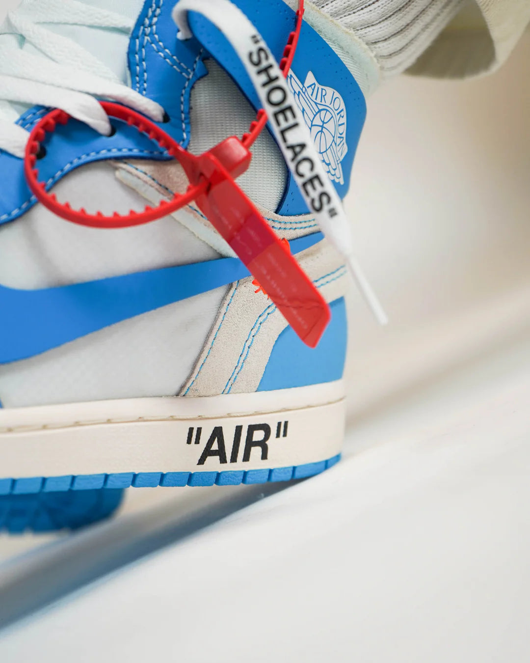 Air Jordan 1 x Off-White Retro High OG 'UNC'