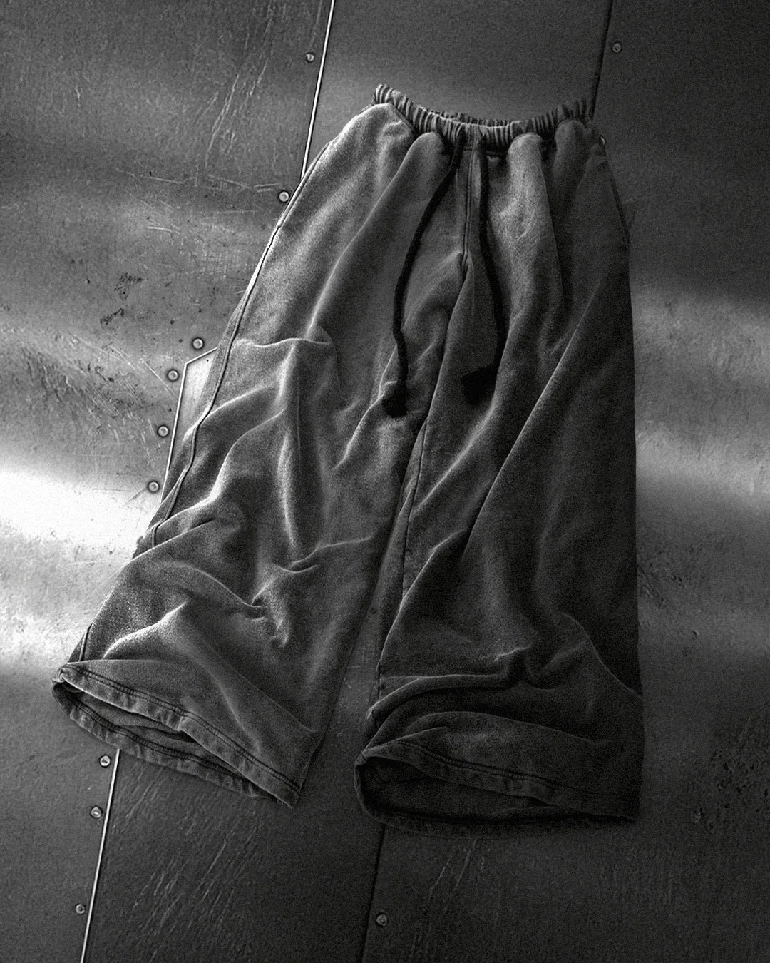 HEAVY-WEIGHT WASHED GREY SWEATPANTS
