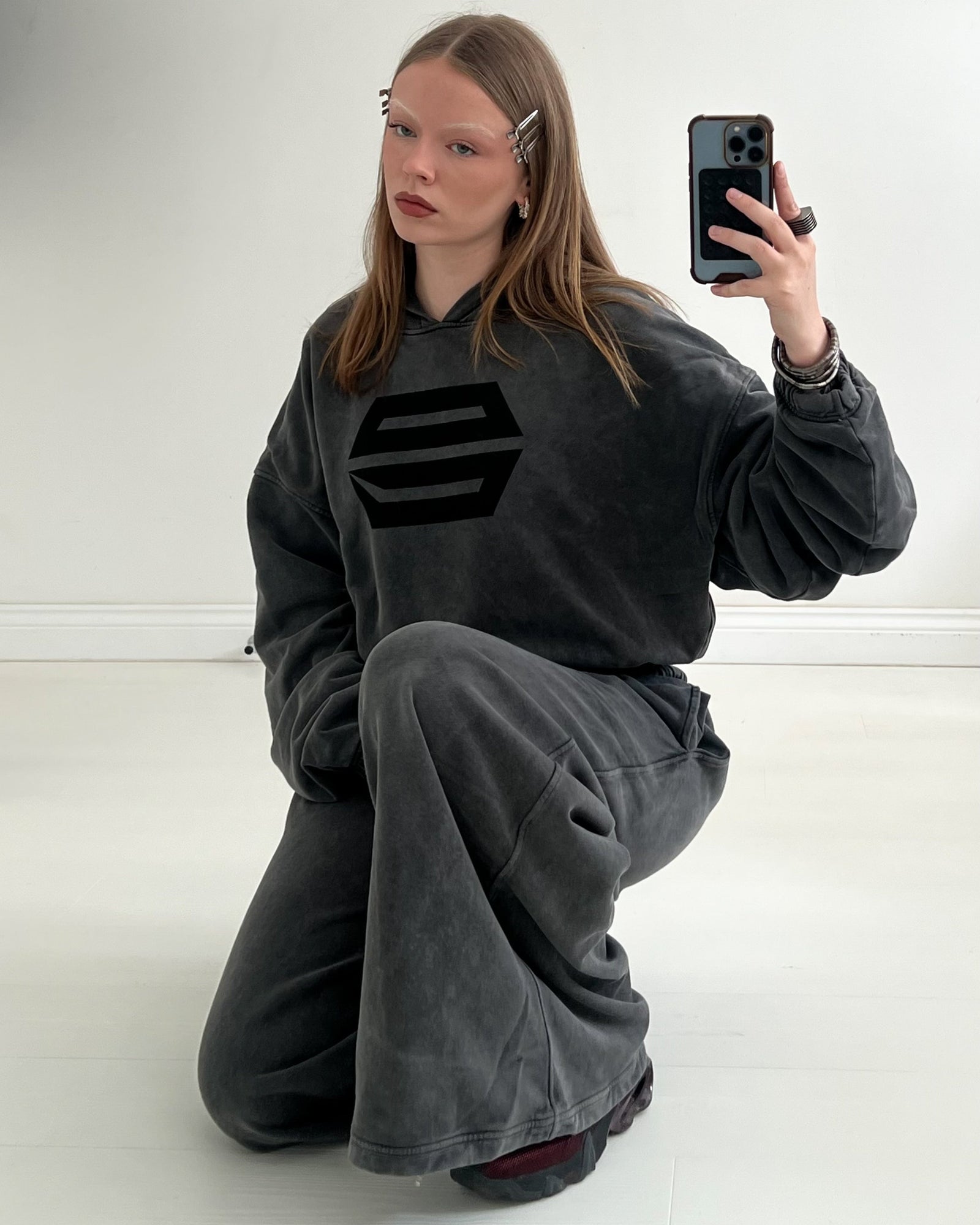 HEAVY-WEIGHT WASHED GREY REVERSE LOGO HOODIE