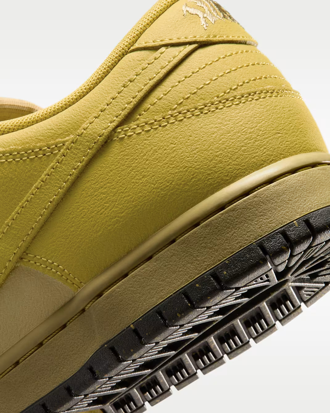 Nike SB Dunk Low Pro "Hatch Chili"
