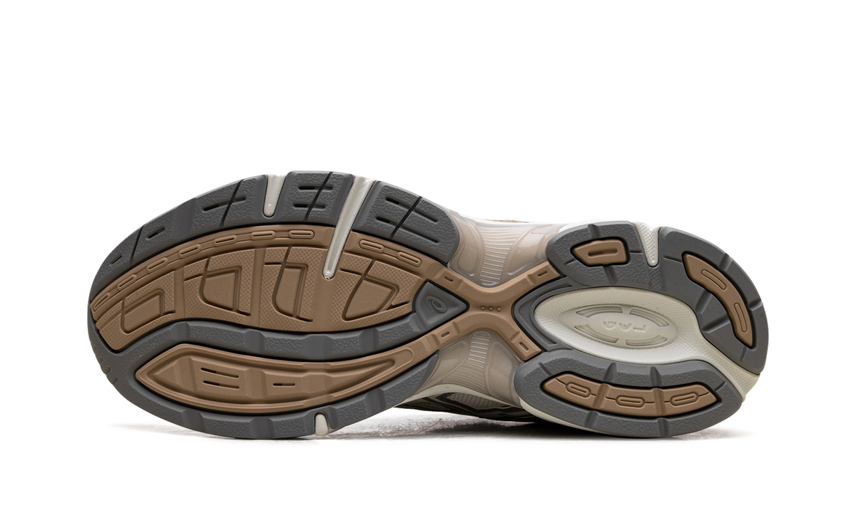 Overkicks - ASICS Gel-1130 Pale Oak Clay Grey (1203A610-200) - vista superior