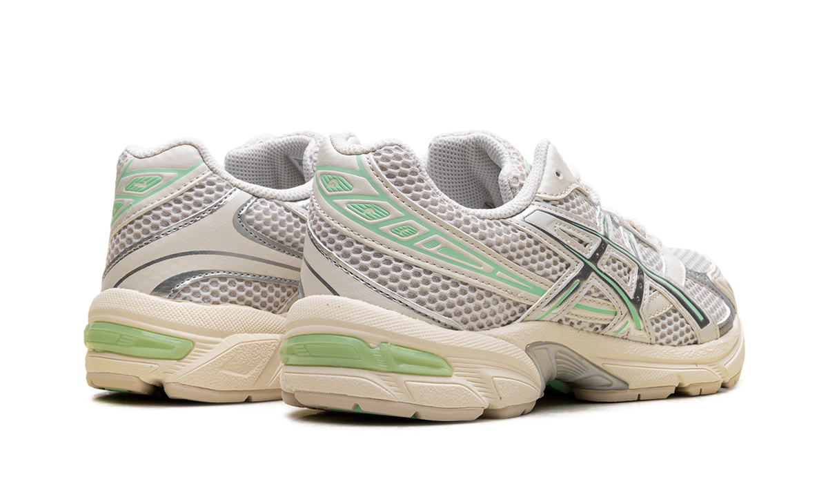 Overkicks - ASICS Gel-1130 Pale Oak Menthol (Womens) (1202A164-200) - par completo