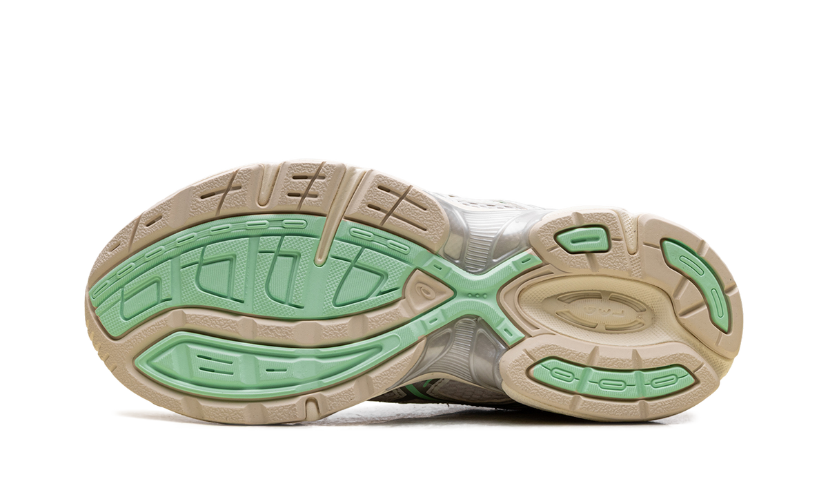 Overkicks - ASICS Gel-1130 Pale Oak Menthol (Womens) (1202A164-200) - vista superior
