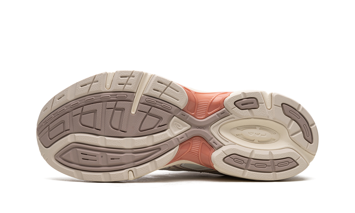 Overkicks - ASICS Gel-1130 RE White Oatmeal (Womens) (1202A398-101) - vista superior