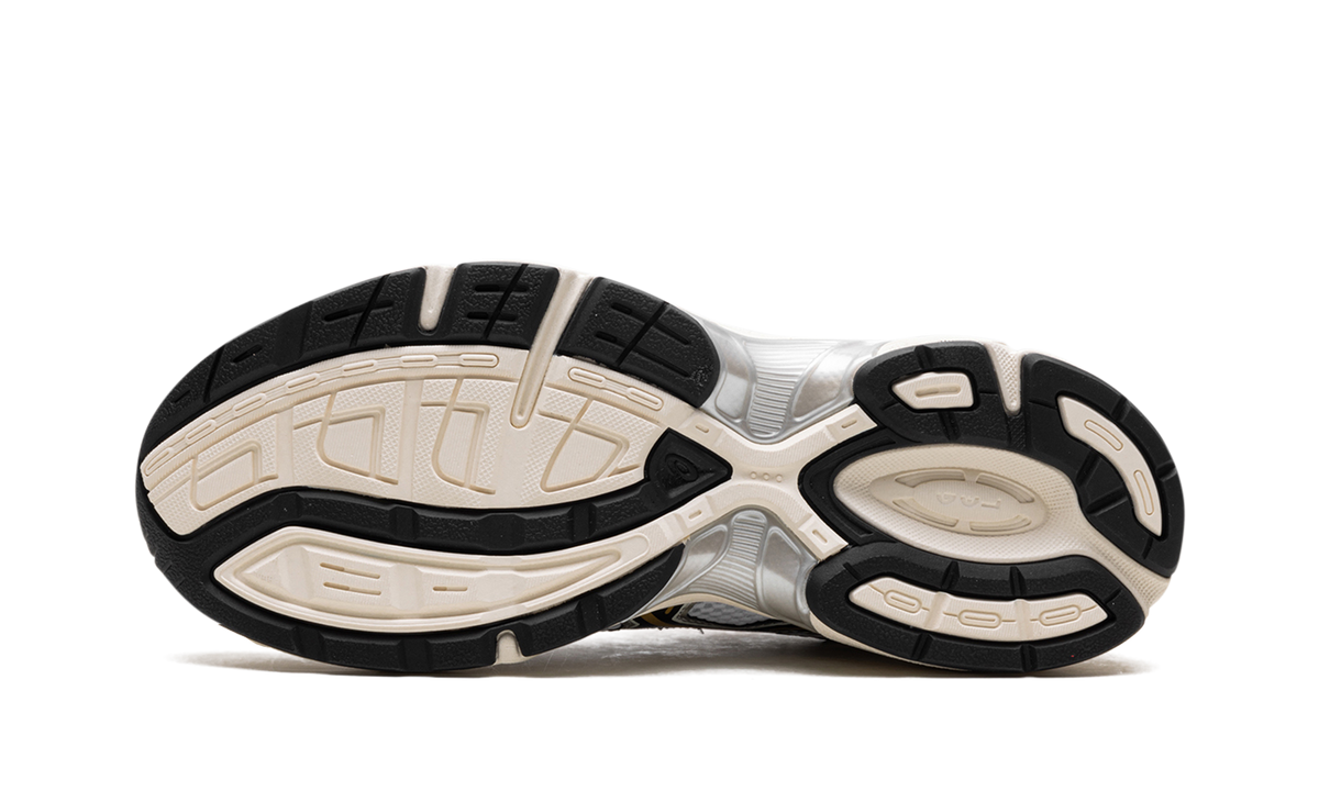 Overkicks - ASICS Gel-1130 White Black Gold (1203A698-100) - vista superior