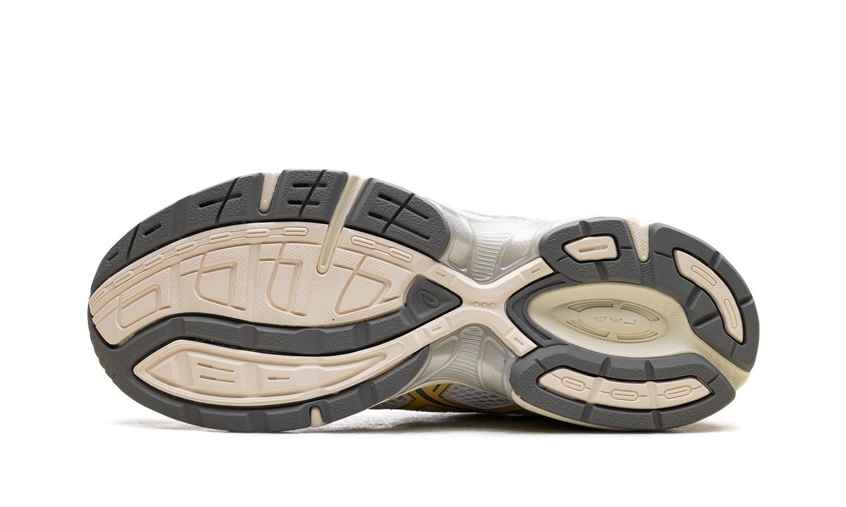 Overkicks - ASICS Gel-1130 White Faded Yellow (Womens) (1202A164-118) - vista superior