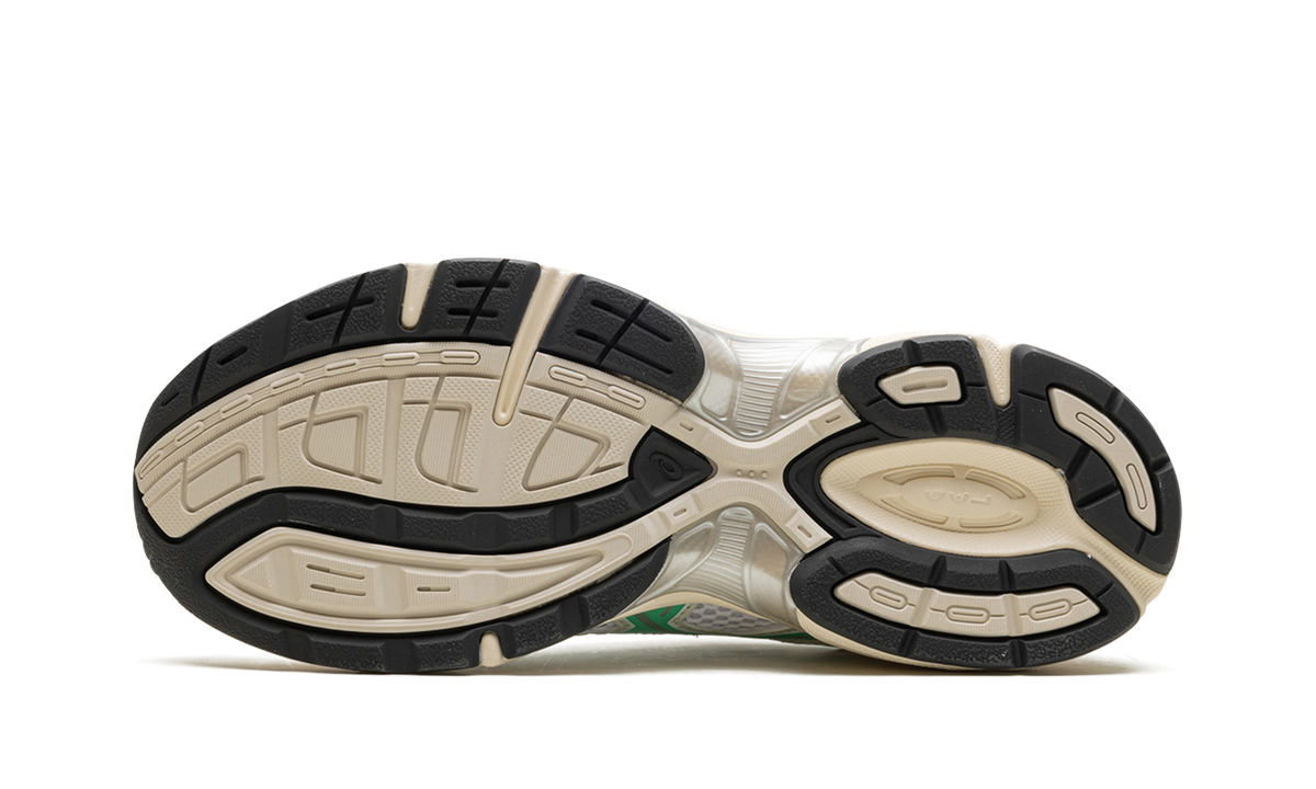 Overkicks - ASICS Gel-1130 White Malachite Green Off White Midsole (Womens) (1202A164-114) - vista superior